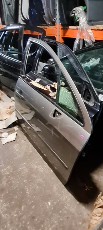 Дверь Peugeot 407 УНИВЕРСАЛ XFV ES9A 2008 перед. прав. (б/у)