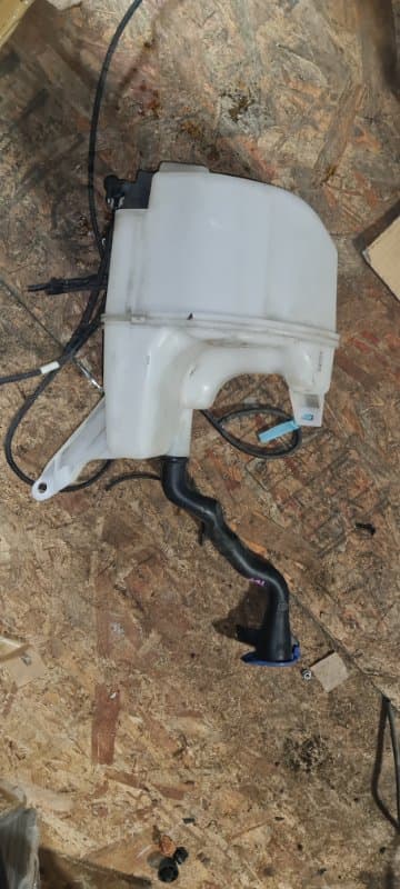 Бачок омывателя Volvo S60 P3 B6304T 3.0 2010 (б/у)