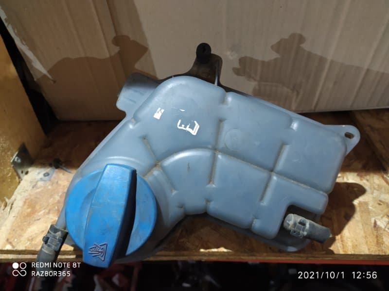 Бачок расширительный AUDi A6 4B2 APS 2002 (б/у)