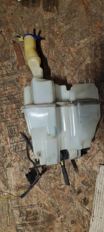 Бачок омывателя Volvo V70 P2 B5254T2 2007 (б/у)