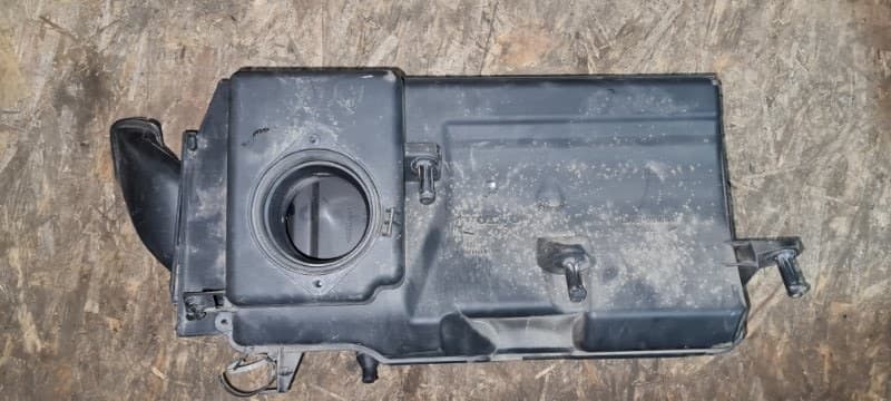 Корпус воздушного фильтра Volvo V70 УНИВЕРСАЛ B5254T6 2008 (б/у)