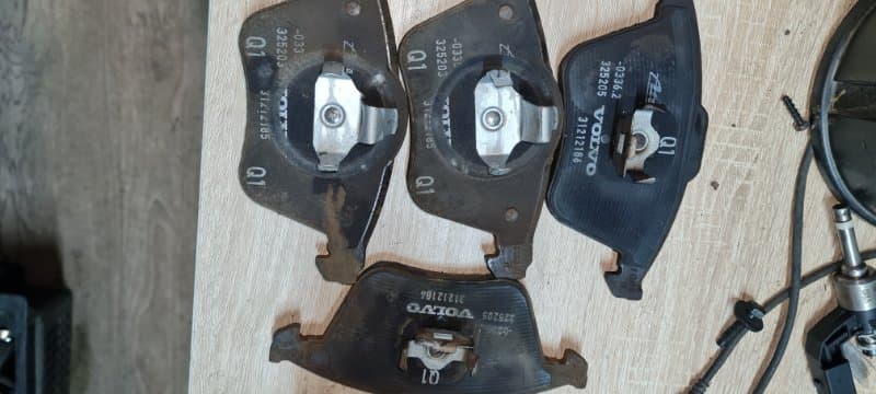 Тормозные колодки комплект Volvo перед. (б/у)