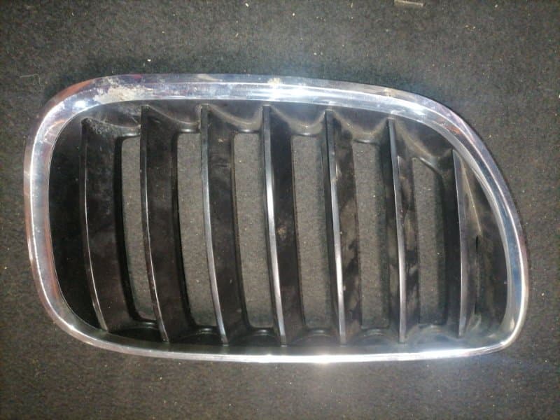 Решетка радиатора BMW X5 E53 M54B30 306S3 2004 прав. (б/у)