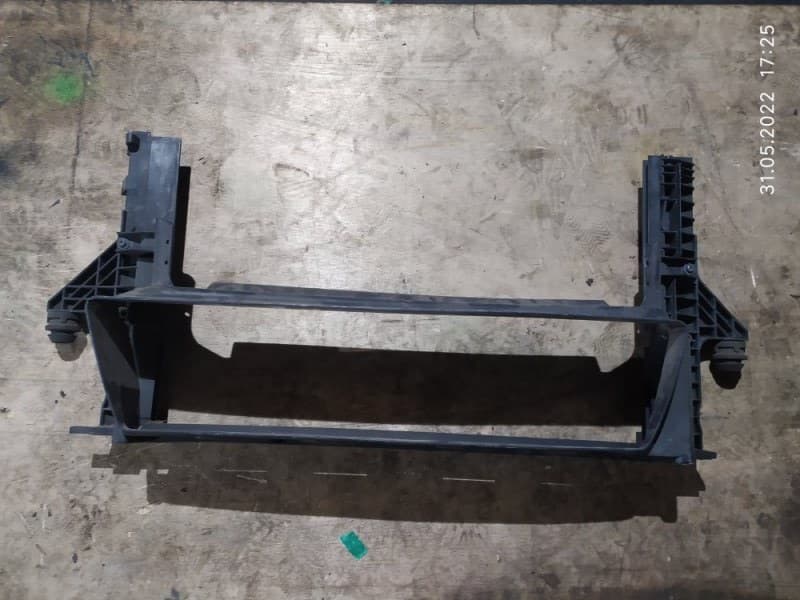 Рамка радиатора Volvo s40 СЕДАН B5254T3 2008 перед. (б/у)