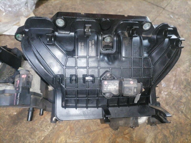 Коллектор впускной Volkswagen Sharan 7N1 CAV 2011 (б/у)