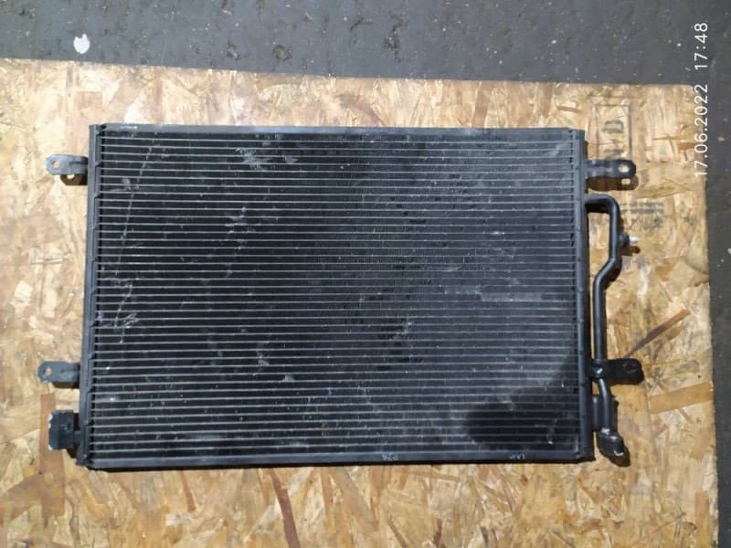 Радиатор кондиционера Audi A4 8E5 AMB 2003 перед. (б/у)