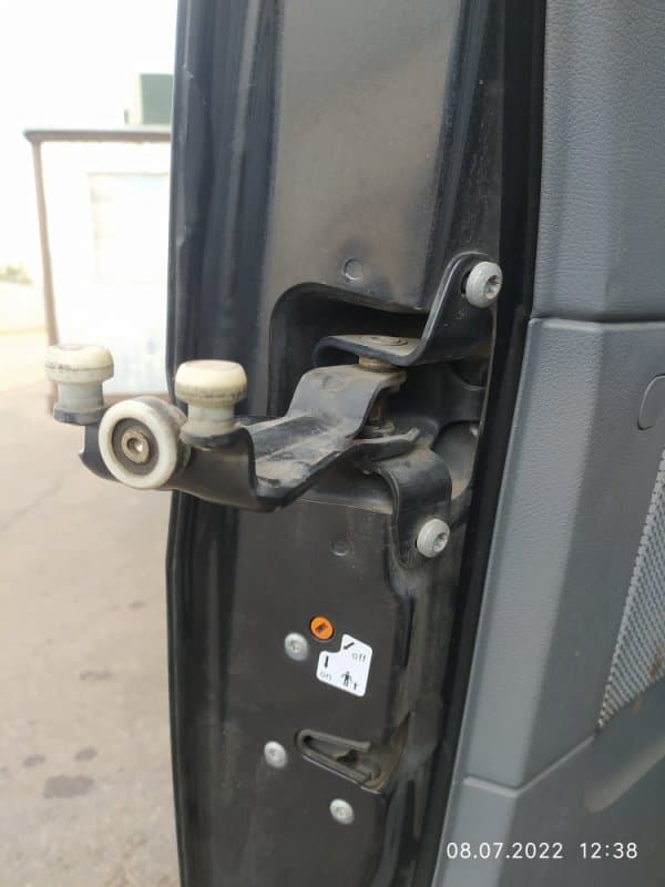 Ролик раздвижной двери Mercedes-Benz Viano W639 112.951 2006 задн. лев. (б/у)