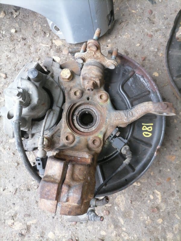 Кулак Volkswagen Golf Plus 5M1 BLF 2006 перед. лев. (б/у)