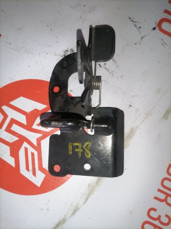 Крюк капота Audi TT 8N3 AUQ 2002 (б/у)