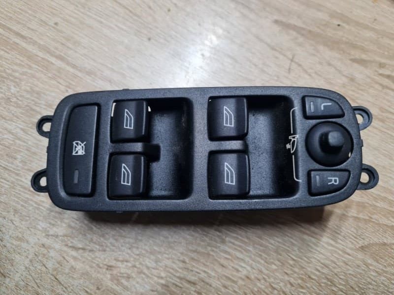 Блок управления стеклоподъёмниками Volvo s40 СЕДАН B5254T3 2005 (б/у)