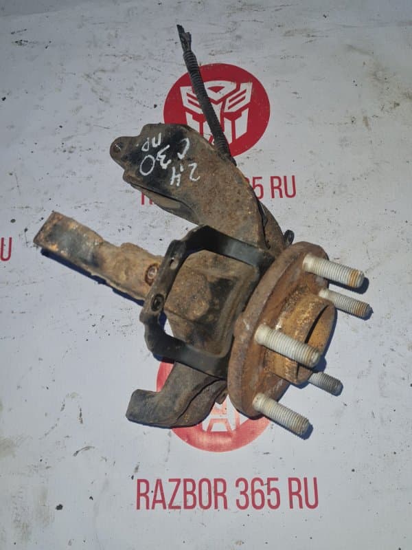 Кулак в сборе со ступицей Volvo C30 MK B5244S 2008 прав. (б/у)