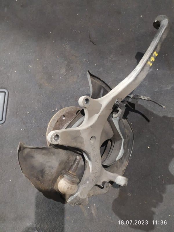 Кулак в сборе со ступицей Mercedes-Benz E-Class W210 112.914 ( 2.6 ) 2001 перед. прав. (б/у)