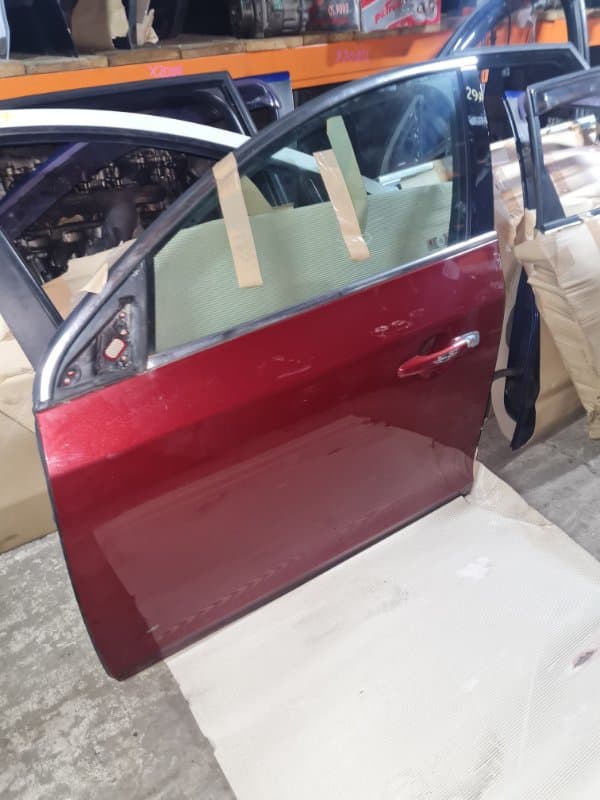 Дверь Volvo S60 Y20 B4164T 2012 перед. лев. (б/у)
