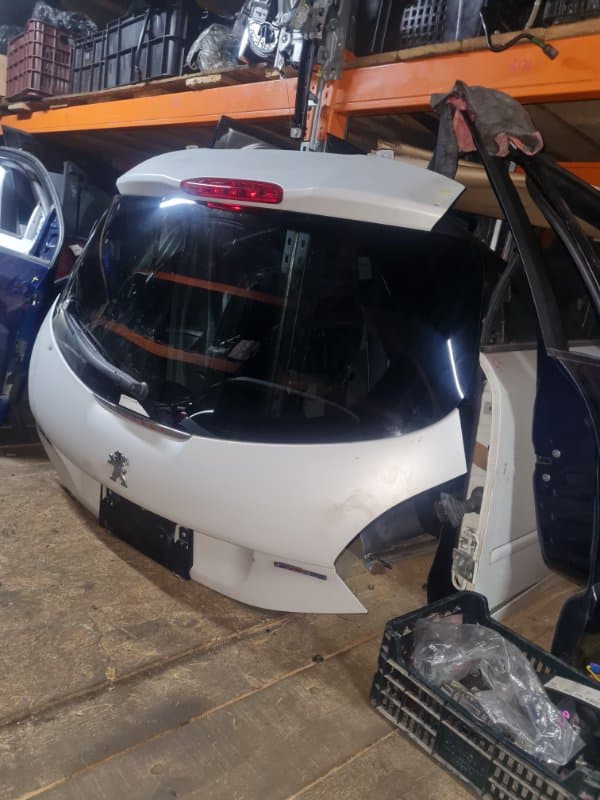 Крышка багажника Peugeot 208 CC HN01 2015 (б/у)