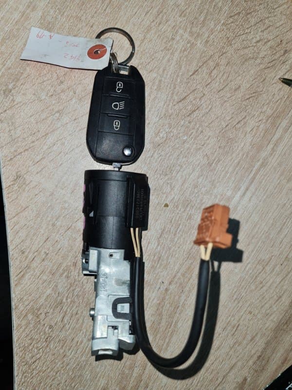 Замок зажигания Peugeot 208 CC HN01 2015 (б/у)