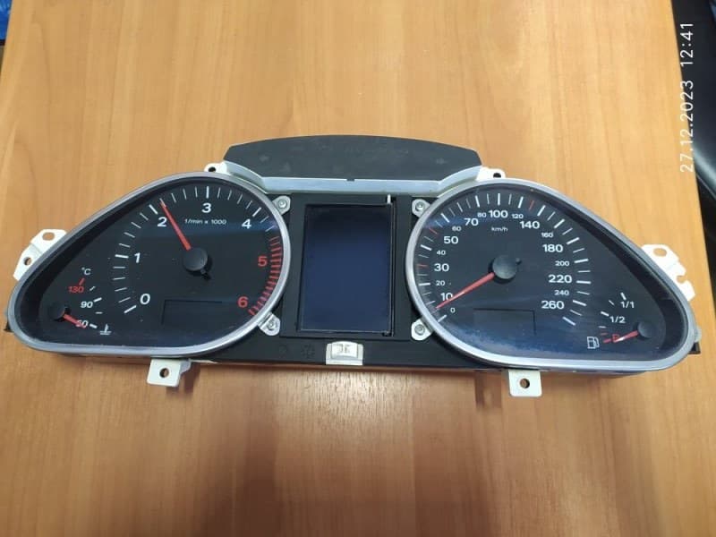Щиток приборов AUDI Q7 4L BUG 2007 (б/у)