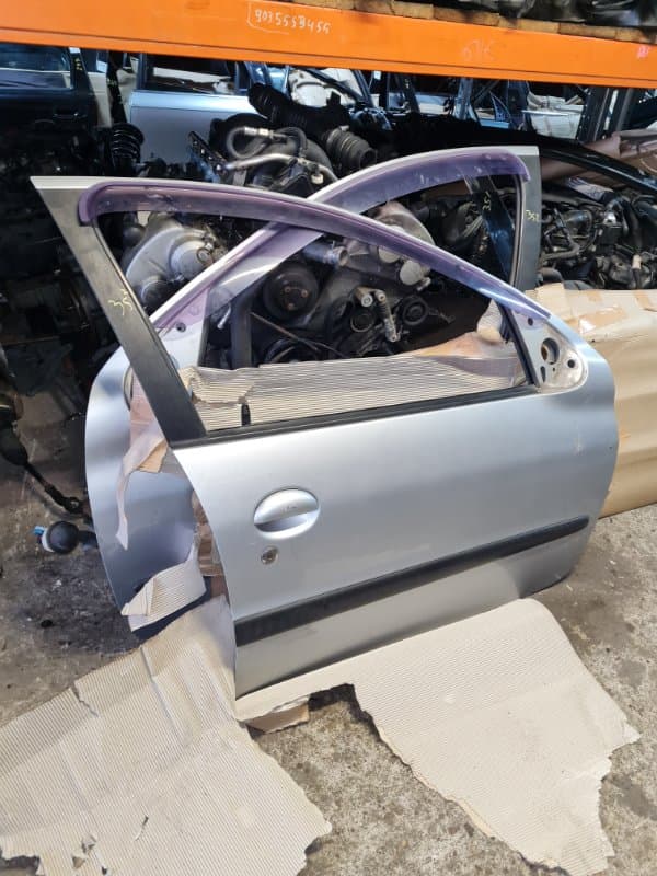 Дверь Peugeot 206 2A KFW TU3JP 2003 перед. прав. (б/у)
