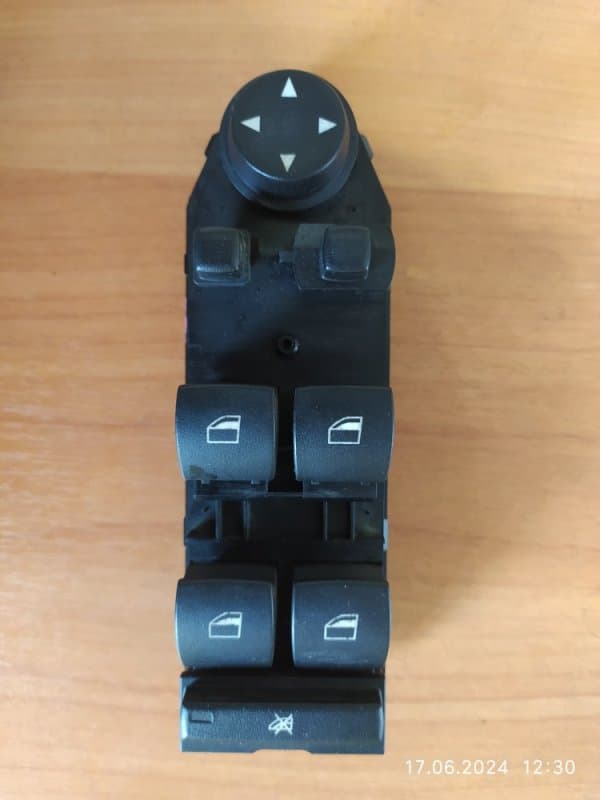 Кнопка стеклоподъёмника BMW 5 E60 M54B30 2004 перед. лев. (б/у)