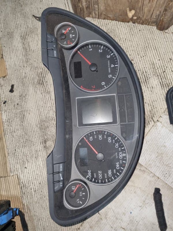 Щиток приборов Audi A4 8EC BFB 2006 (б/у)