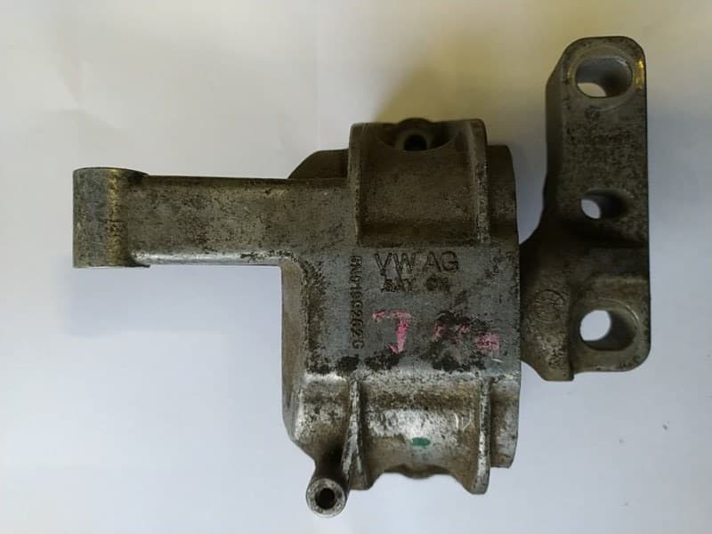 Опора ДВС Volkswagen Tiguan 5N1 CAW 2010 перед. прав. (б/у)