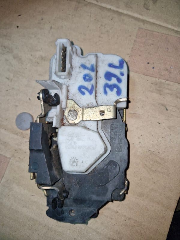 Замок двери Peugeot 206 2A KFW TU3JP 2003 задн. лев. (б/у)
