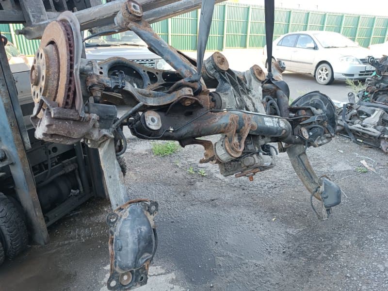 БАЛКА ПОДВЕСКИ В СБОРЕ Volkswagen Passat 3C5 AXZ 2009 задн. (б/у)