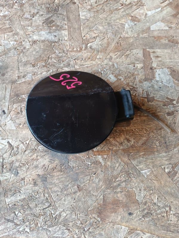 лючок бензобака