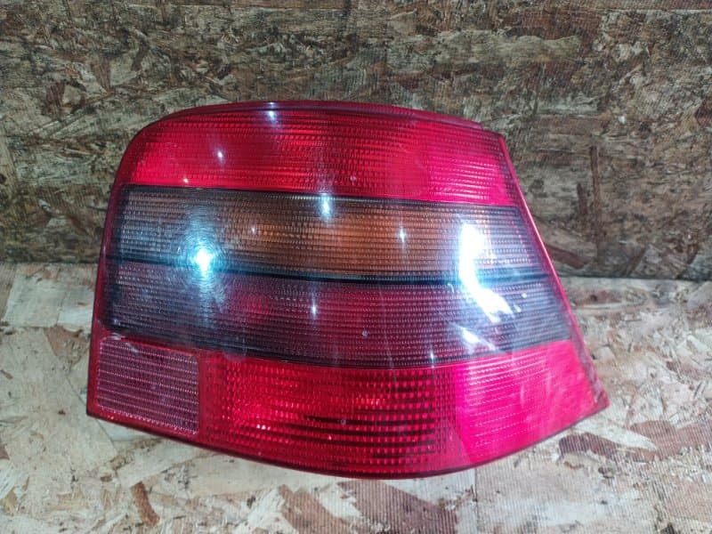 Фонарь с дефектом Volkswagen Golf 1J1 AVU 1999 задн. прав. (б/у)