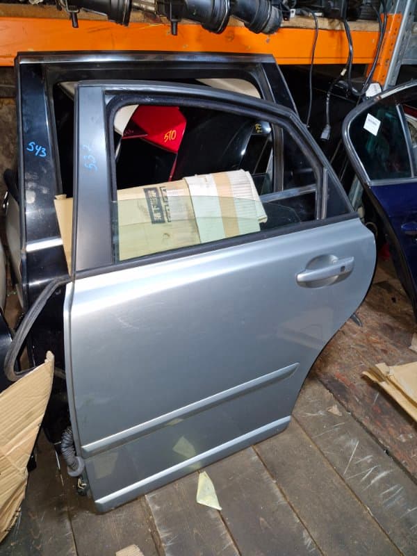 Дверь Volvo s40 MS B5244S 2010 задн. лев. (б/у)