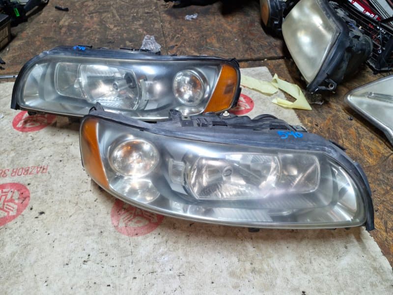 Комплект фар ксенон Volvo S60 2006 B5254T 2006 (б/у)