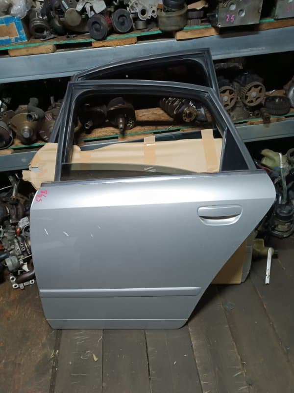 Дверь Audi A4 8E2 AMB 2003 задн. лев. (б/у)