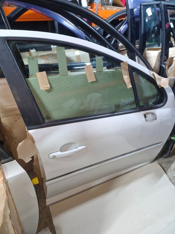 Дверь Peugeot 207 ХЕЧБЕК 5FS EP6C 2010 перед. прав. (б/у)