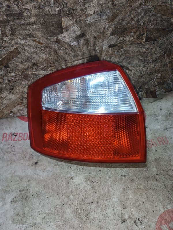 Фонарь Audi A4 8E2 AMB 2003 задн. лев. (б/у)