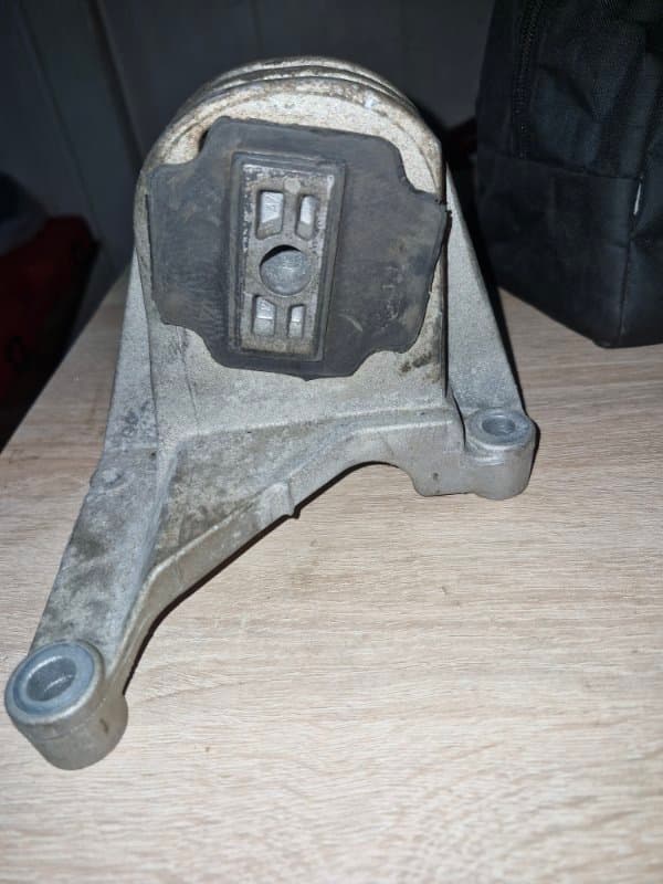 Опора ДВС Volvo S60 2006 B5254T 2006 (б/у)