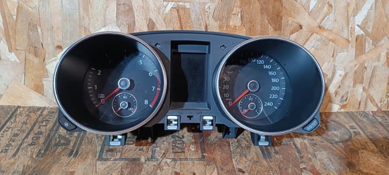 Щиток приборов Volkswagen Golf 5K1 CBZ 2010 (б/у)