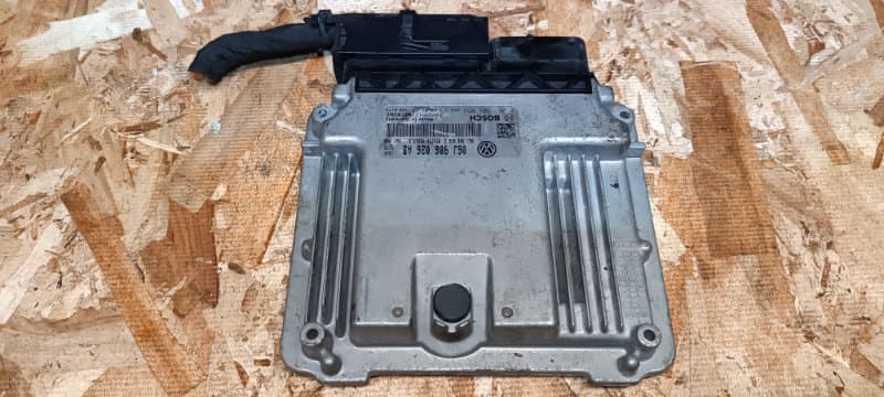 Блок управления ДВС Volkswagen Tiguan 5N1 CAW 2010 (б/у)