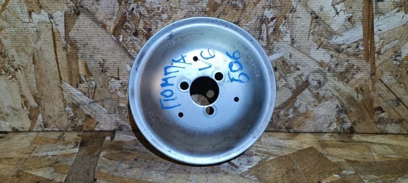 Шкив помпы Audi A6 Allroad 4F AUK 2007 (б/у)