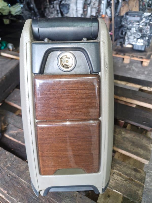Консоль между сидений Volvo xc90 C B5254T2 2005 (б/у)