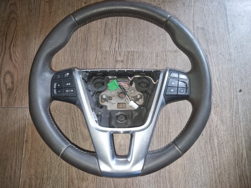 Руль Volvo v40 MV B4164T 2014 (б/у)
