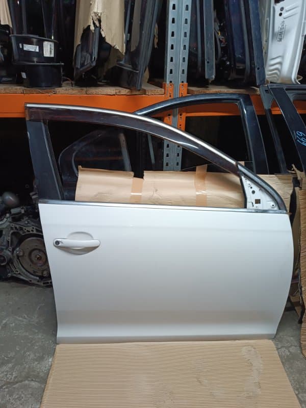 Дверь Volkswagen Jetta 1K2 BVY 2009 перед. прав. (б/у)