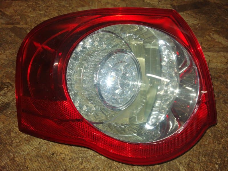 Фонарь Volkswagen Passat 3C задн. лев. (б/у)