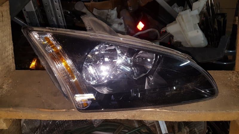 Фара Ford Focus 2 2.0 2004 перед. прав. (б/у)