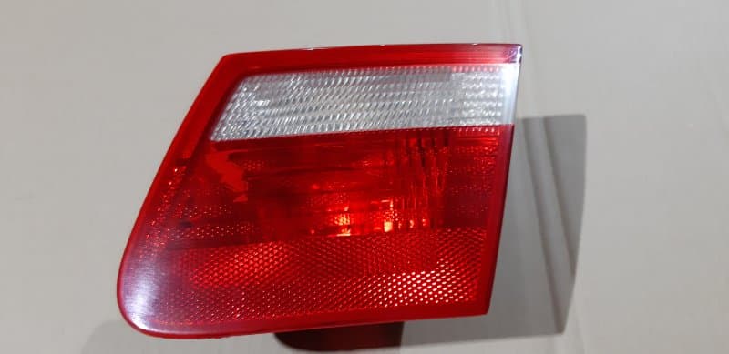 Фонарь крышки багажника BMW 3-серия E46 УНИВЕРСАЛ M52B20 2002 задн. прав. (б/у)