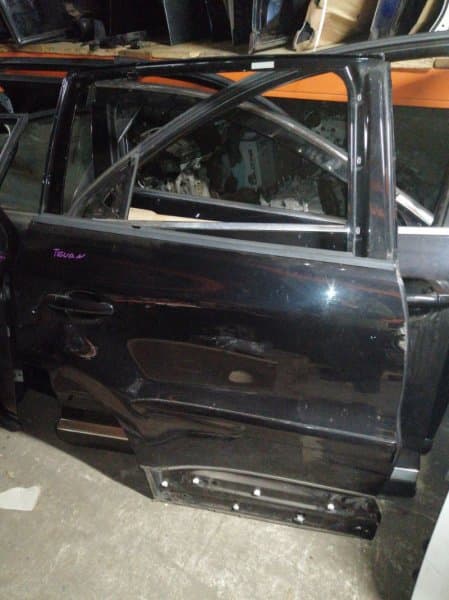 Дверь Volkswagen Tiguan 5N задн. прав. (б/у)