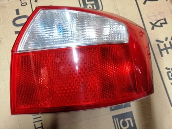 Фонарь Audi A4 8E2 AMB 2003 задн. прав. (б/у)