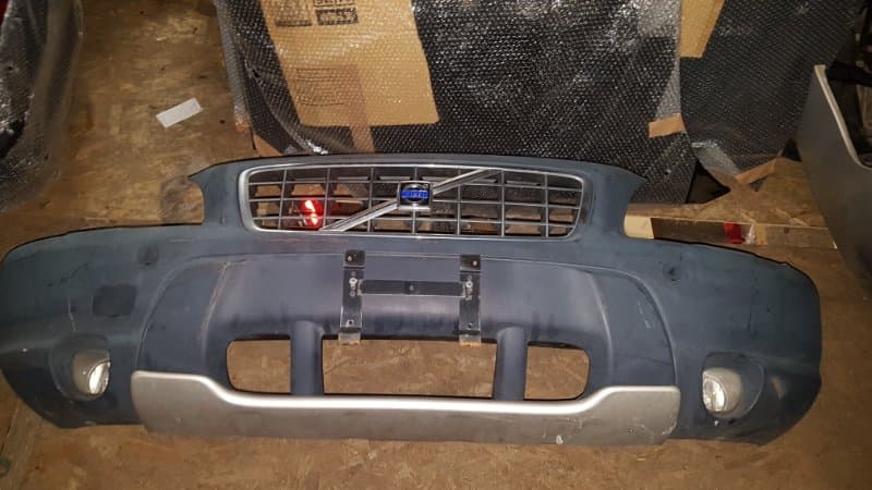 Бампер Volvo XC70 УНИВЕРСАЛ 2.4Т 2002 перед. (б/у)