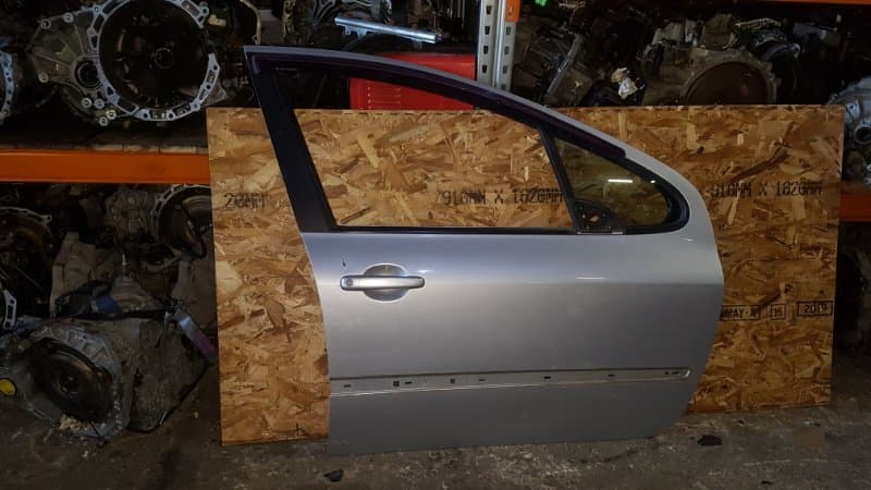 Дверь Peugeot 307 перед. прав. (б/у)