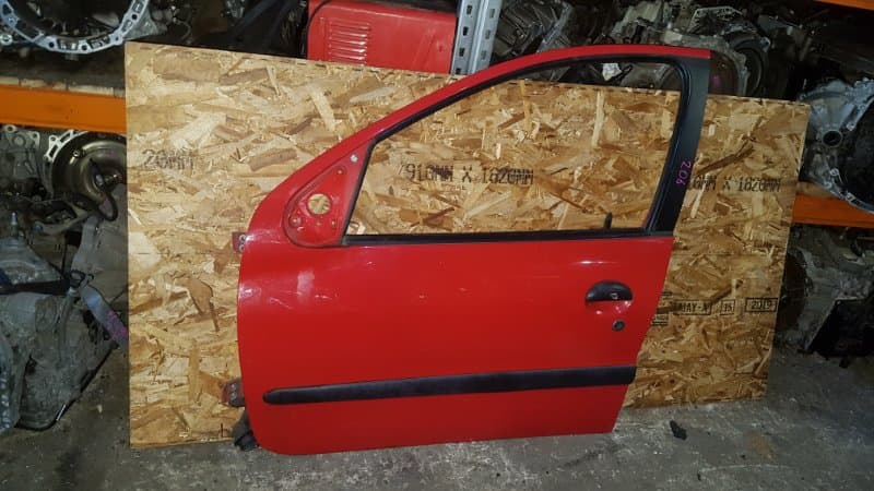 Дверь Peugeot 206 ХЕЧБЕК перед. лев. (б/у)