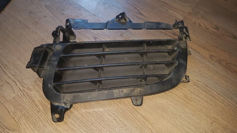 Решетка бампера Porsche Cayenne 957 4.8 2008 перед. лев. (б/у)