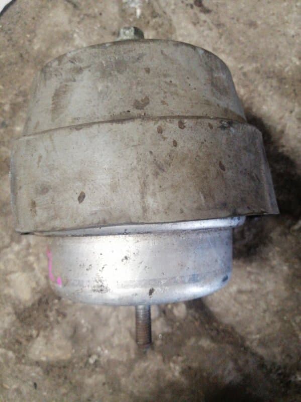 Опора ДВС Audi A4 8E5 AMB 2003 (б/у)